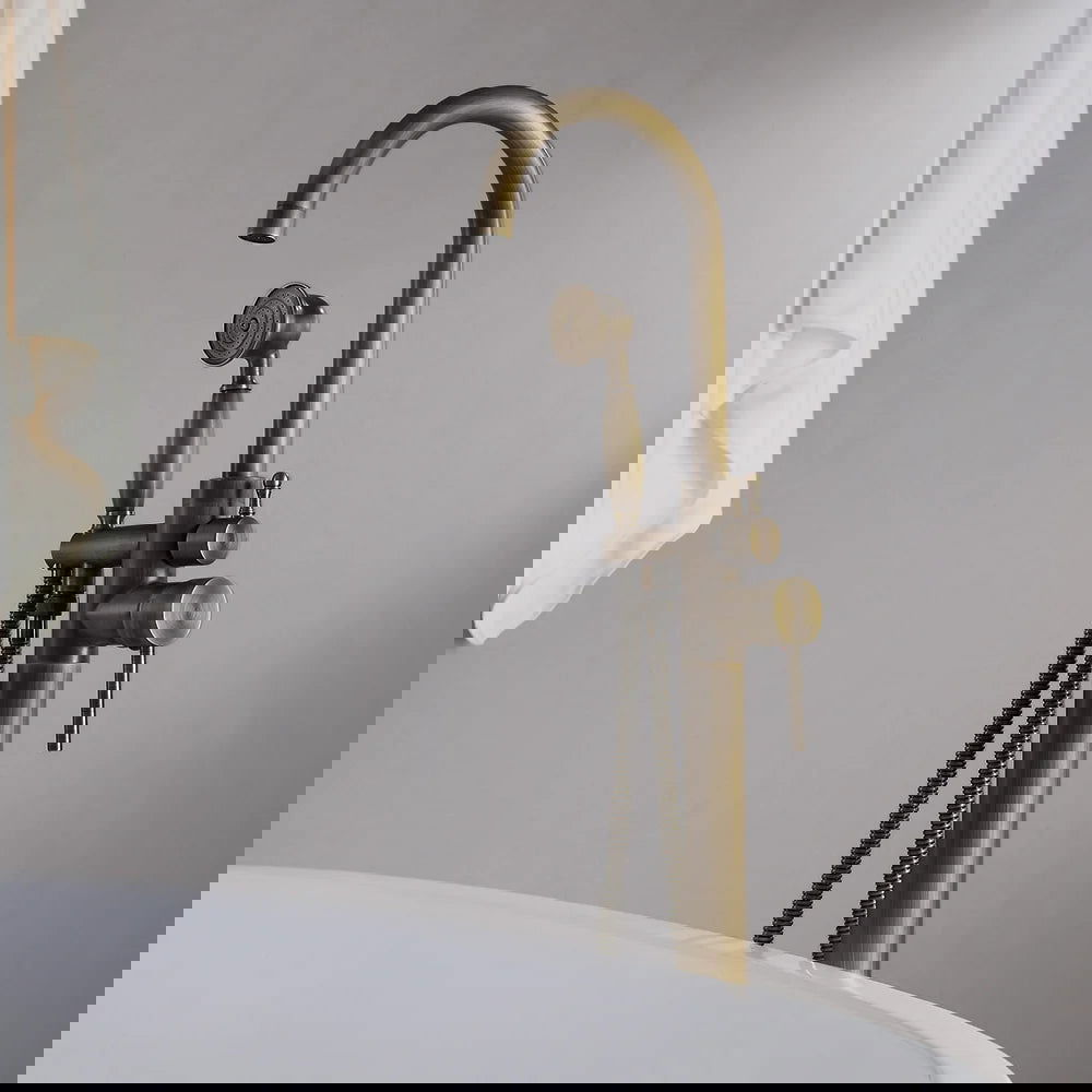 Classic Single Lever Handle Swivel Spout Freestanding Bath Tap Handshower Solid Brass - 